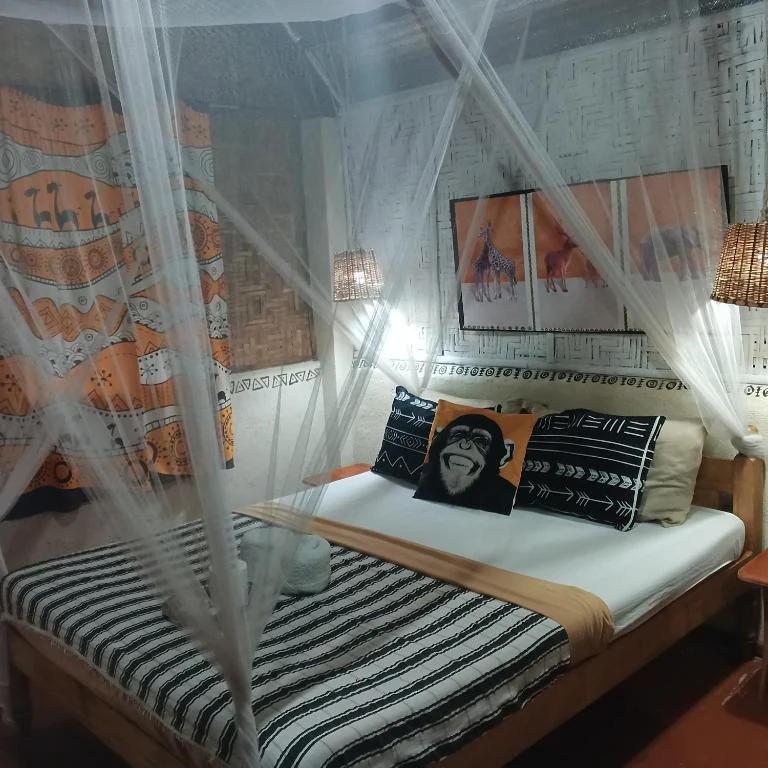 Canopy bed with patterned bedding — Family Room with Garden View